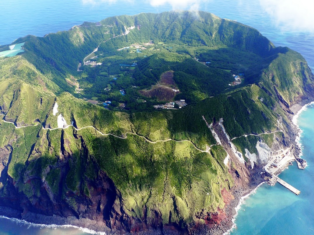 Đảo “núi lửa đôi”