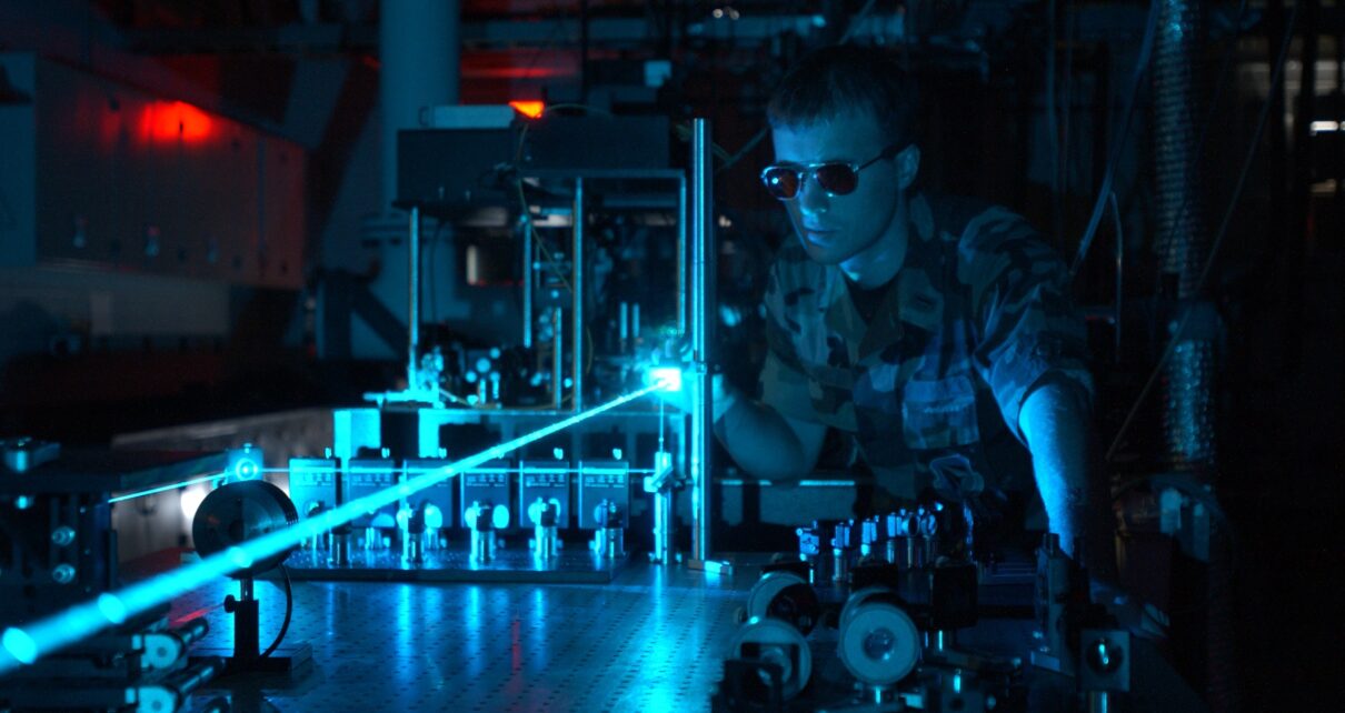 Công nghệ Laser CoReLS PW - chùm laser mạnh nhất thế giới