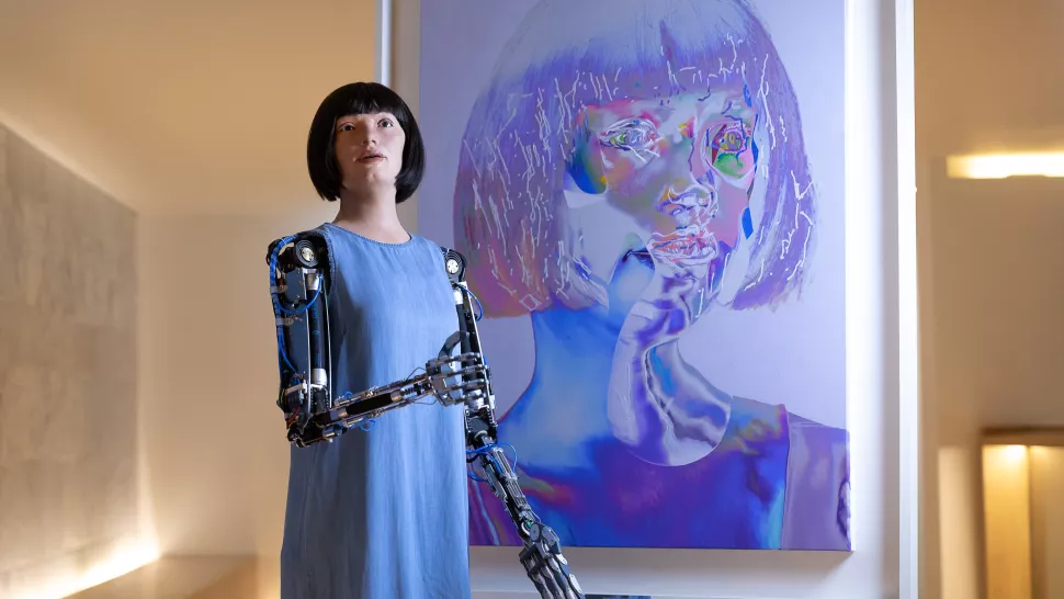 Bức tranh tự họa của robot Ai-Da