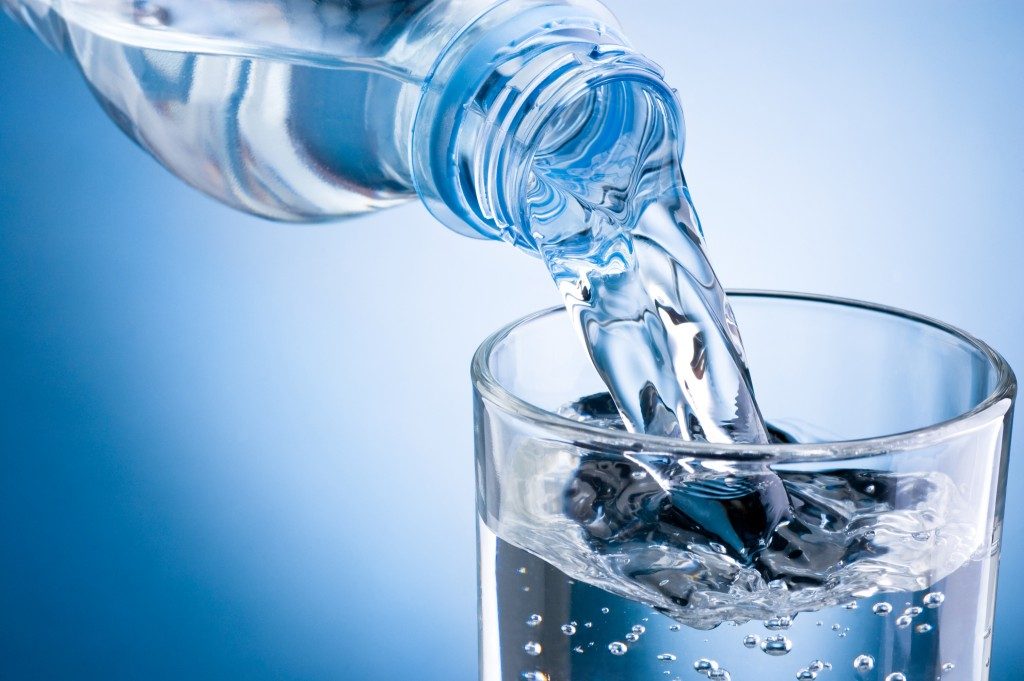 Uống nhiều nước có thể giúp kiểm soát đường huyết và tăng độ nhạy insulin.