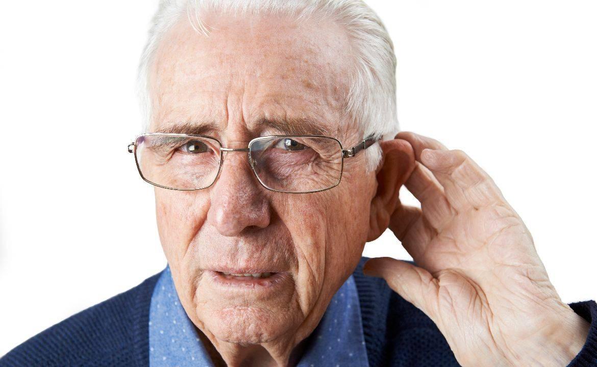 Người già thường mắc các bệnh về thính giác