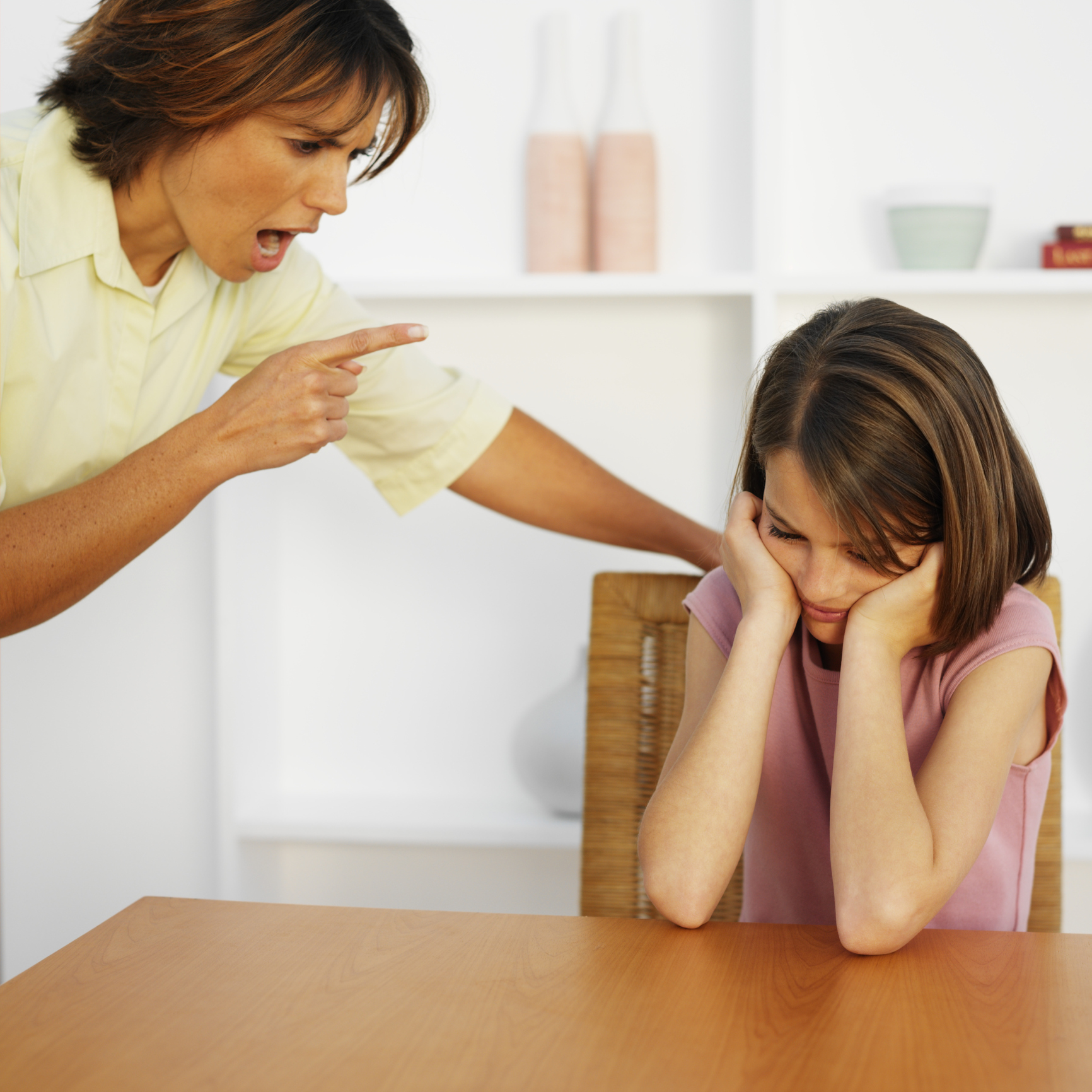 Hãy kiềm chế cơn giận của bạn khi trẻ đang gặp chuyện buồn